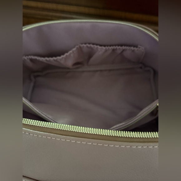 Bergdorf Goodman Lilac Large Travel Makeup Bag w gold hardware NWOT - Picture 9 of 16